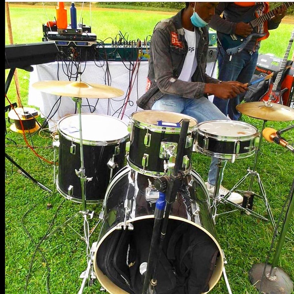 Usoni_Band's tweet photo. #onlineclasses drum classes available #usonient #usoniband #drums https://t.co/Yc3bM6FzUc
