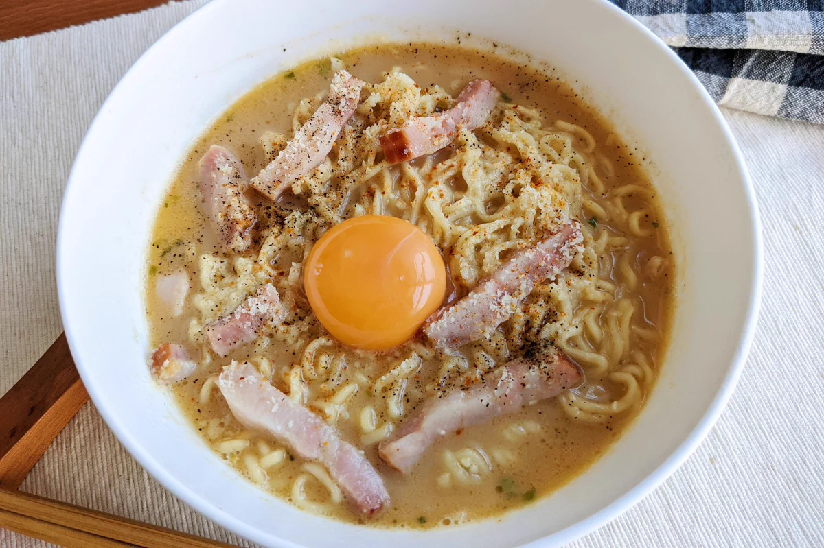 火も鍋も使わず電子レンジで作れちゃう？！「サッポロ一番みそラーメン」を使ったアレンジレシピ！