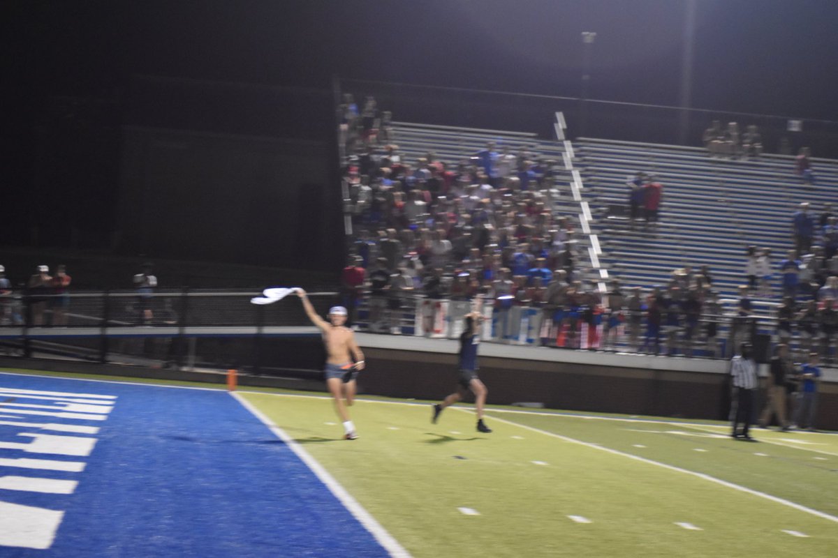 Hey ⁦<a href="/OfficialGHSA/">GHSA</a>⁩, when fans run on the field as we are trying to set up for our last play shouldn’t that be a penalty? We get flagged right before this for our kids getting excited on a big 4th down.