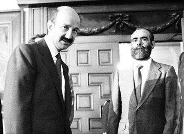 Fobaproa
Carlos Salinas de Gortari creó en 1990 el Fobaproa (llamado IPAB en 1998) para rescatar a las corporaciones en crisis, convirtiendo sus deudas en deuda de todos los mexicanos. Los pagos anuales exorbitantes durarán hasta el año 2070.
#JuicioAExPresidentes