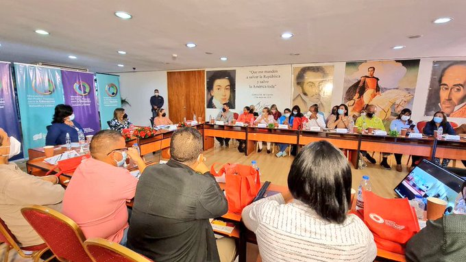 #NotiIpas || Ministra Santaella debatió plan metodológico para el regreso a clases seguro y progresivo. Vía  @MPPEDUCACION

Más detalles acá: ipasme.gob.ve/ipasme/index.p…

<a href="/yelitzePSUV_/">Yelitze Santaella</a> <a href="/oswaldotona/">oswaldotona</a> <a href="/walkira_zurita/">Walkira Zurita</a>