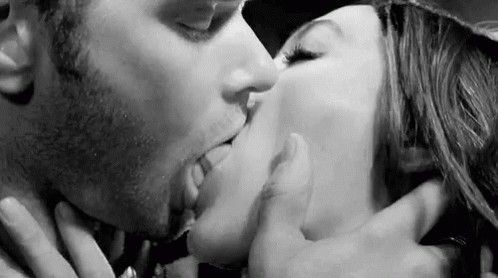 MundoHot0's tweet photo. ``El mejor amor es la amistad con momentos eroticos`` https://t.co/ItIZlgaYYm
