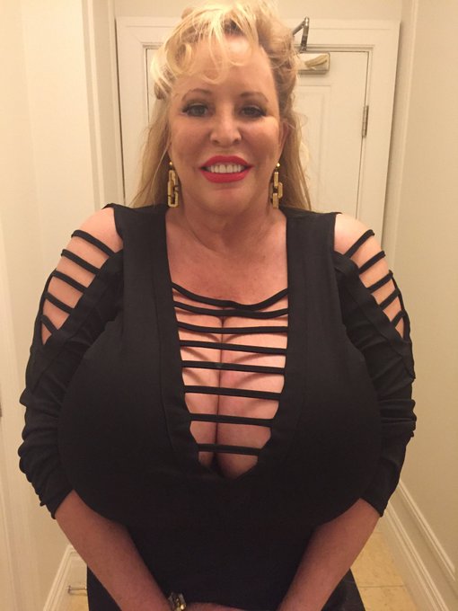 Relaxing Sunday night https://t.co/UqDLW5ROK7<a href="/tag/europedichan"class="tags"><span>#europedichan</span></a>