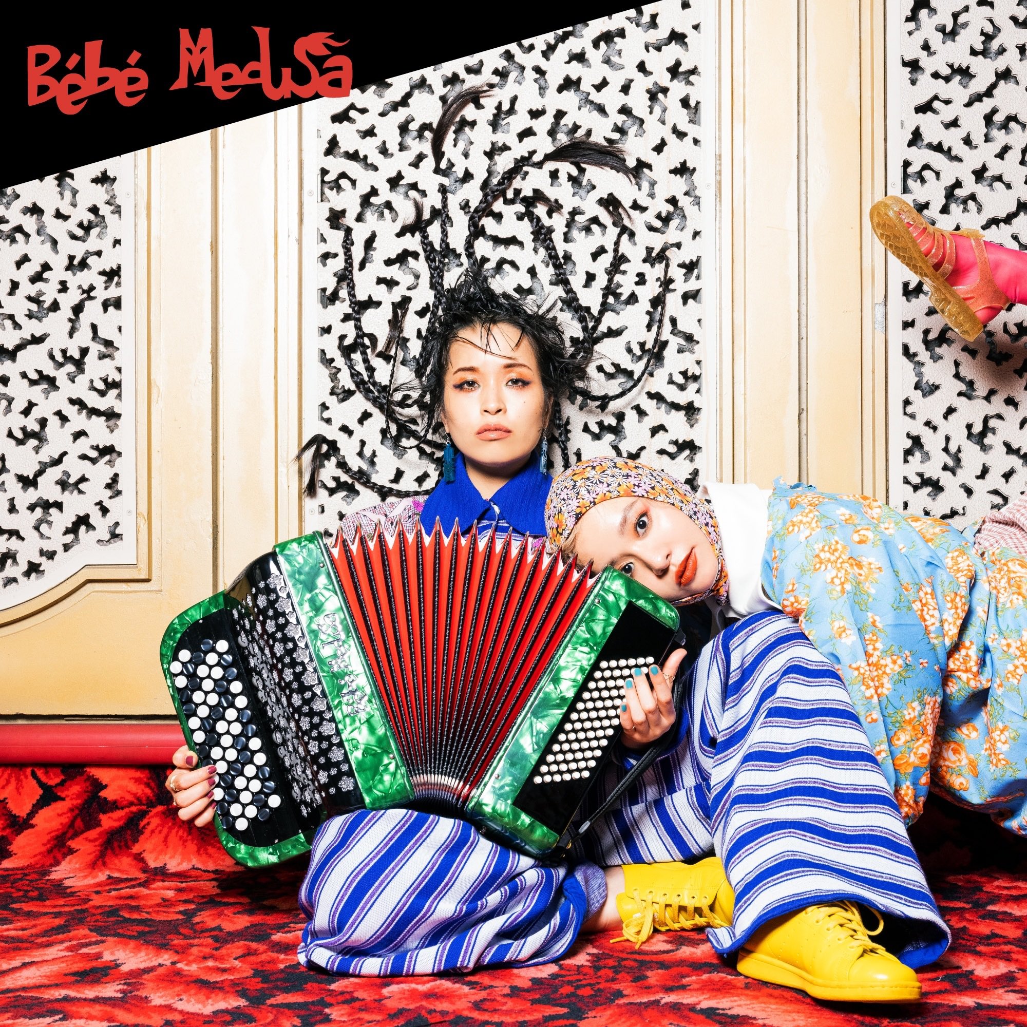 ボタンアコーディオン　【BébéMedusa小型レッド】おまけ付き ボタン式アコーディオン Bebe Medusa べべメデューサ 小型 赤