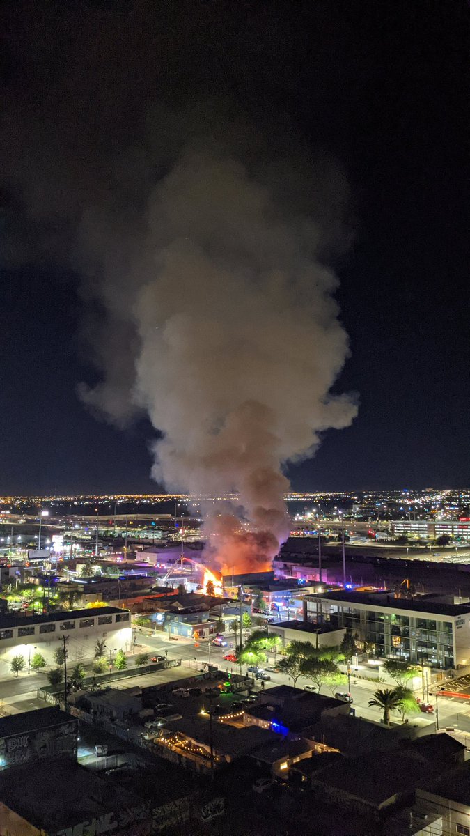 Big fire in the #ArtsDistrict right now! Building seems to be the site of what was supposed to become, at some point, 'The Tree House' - To the firefighters, be safe! @LasVegasLocally @VitalVegas @FOX5Vegas