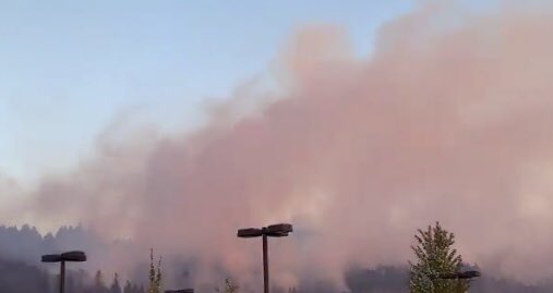AKMamaGrizzly's tweet photo. Anyone else remembering last yearโs ๐ฅ#SumnerGradeFire? This time last year the power was out & winds were howling. One fire had already started near 167.
Always grateful for our #firefighters & #FirstResponders. #wildfire #Sumner @EastPierceFire @CityOfSumnerWA @thenewstribune https://t.co/U3srM8VGKZ