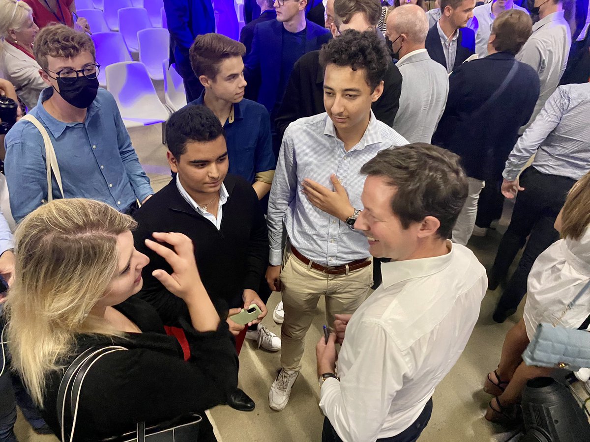 fxbellamy's tweet photo. Heureux d'avoir participé à la rentrée des @jeunesreps : la relève est assurée, et elle est prête à démontrer son sens de l'engagement et de la fidélité ! Merci et bravo @GuilhemCarayon et à toute l'équipe de ce formidable élan qu'ils ont suscité, au seuil d'une année décisive... https://t.co/s245boJPjC