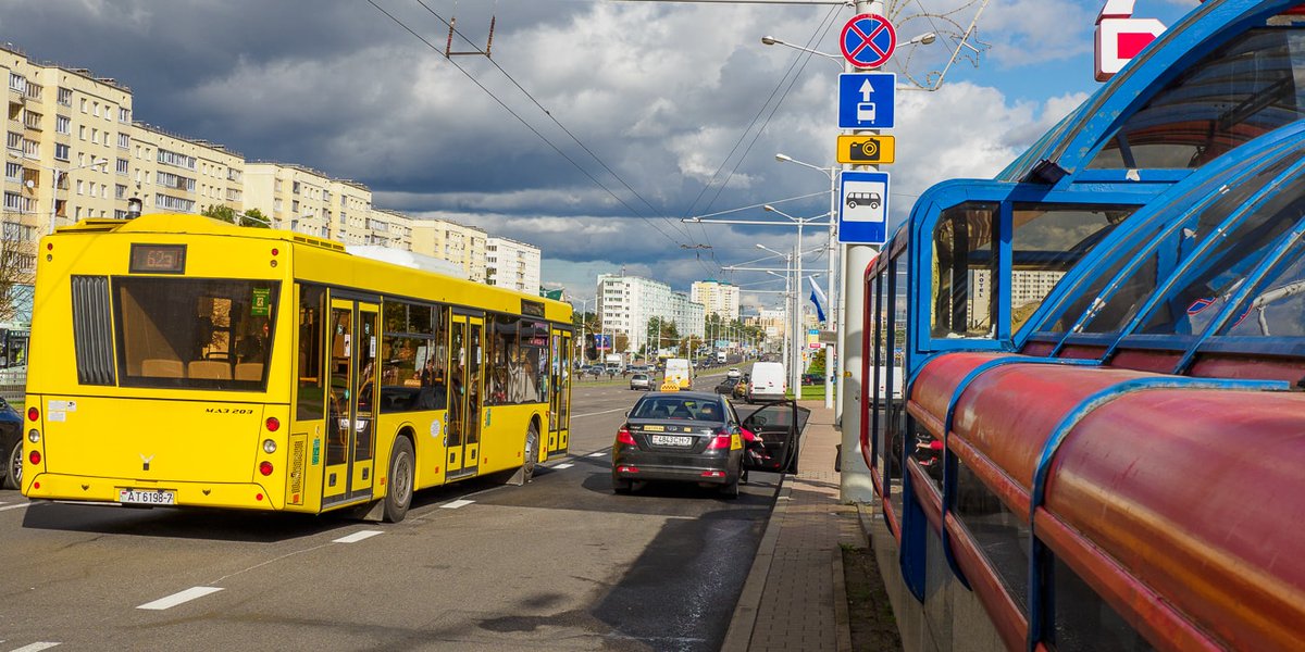 069. Общественный транспорт минска. Трамвай маз 215 в минске. Городской транспорт беларуси. Городской пассажирский транспорт.