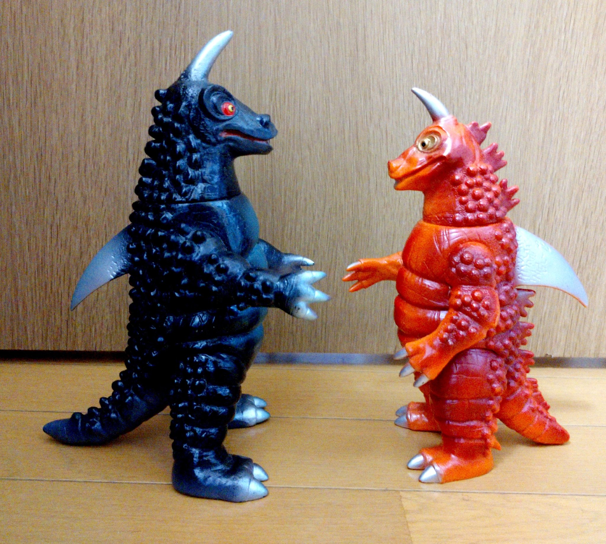 レア！】□双子怪獣 レッドギラス ソフビ / 怪獣郷 /ウルトラマンレオ怪獣