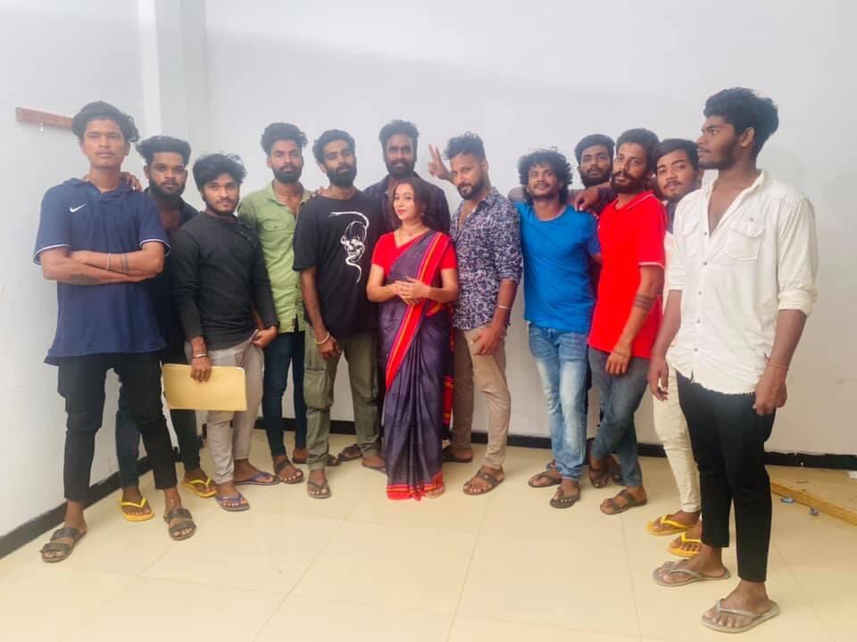 Thank you all for making this project. #untitled #Soon..!! 🎬❣️🎥

புதிய படைப்பில் கதாநாயகனாக அறிமுகமாகும் நண்பர் Dhilak Thiru அவர்களுக்கும் பணியாற்றிய என் குழுவினருக்கும் என் மனமார்ந்த நன்றிகளும் வாழ்த்துக்களும். ♥️💐🙏 Kurinchi Creations