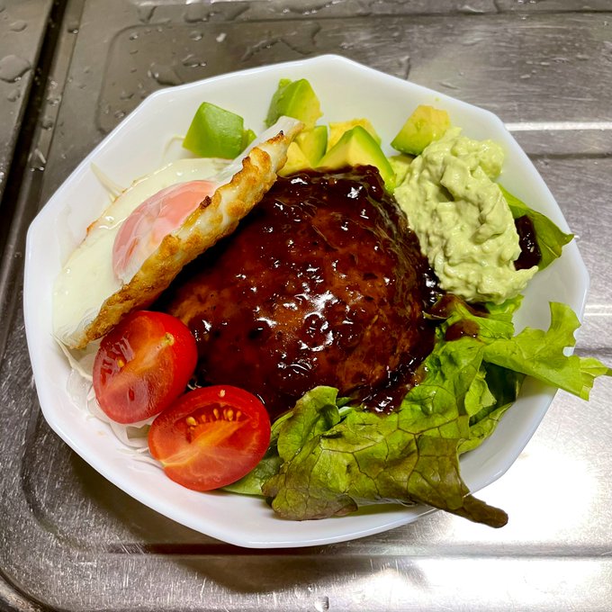 ロコモコとキノコのクリームスープです 