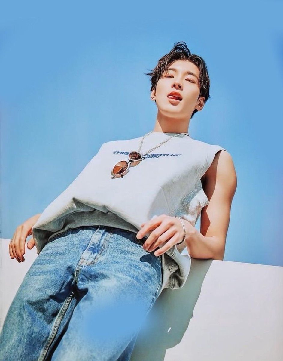 aotoshifiles's tweet photo. @. aotoshifiles just posted.

            📍Outside
             📋 “We got tired of basketball so photoshoot nalang.” https://t.co/BAsexpCqwK