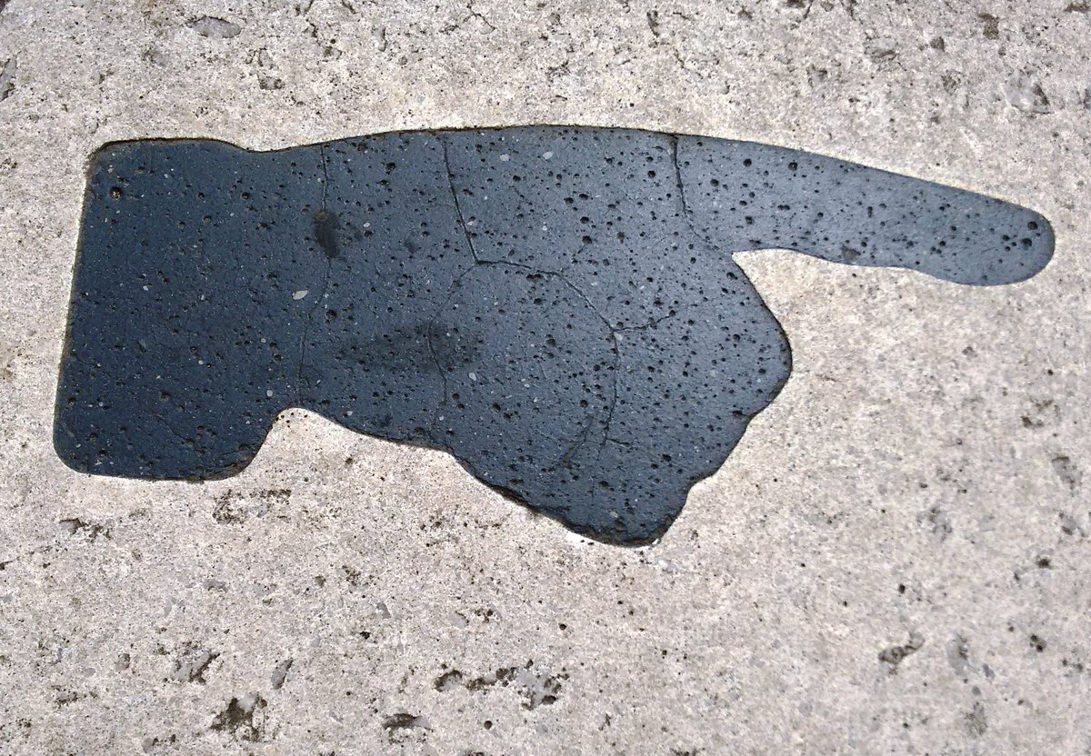 Ghostsigns (Sam Roberts) tweet media