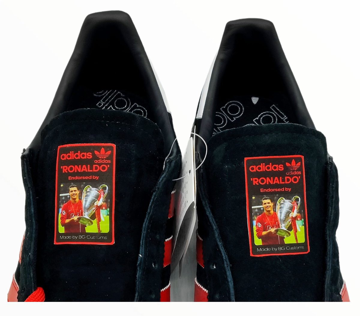 ManUtdPhotos's tweet photo. 𝐕𝐈𝐕𝐀 𝐑𝐎𝐍𝐀𝐋𝐃𝐎 🔴

Created by @ADIDASHULL 

Available to buy on the website now!!!! 

Click the link below ⬇️⬇️⬇️

https://t.co/Ge4MSaHF1W… https://t.co/P5rAe8LFy4