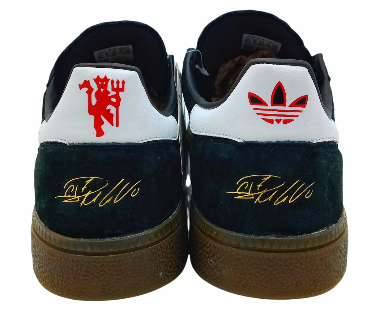 ManUtdPhotos's tweet photo. 𝐕𝐈𝐕𝐀 𝐑𝐎𝐍𝐀𝐋𝐃𝐎 🔴

Created by @ADIDASHULL 

Available to buy on the website now!!!! 

Click the link below ⬇️⬇️⬇️

https://t.co/Ge4MSaHF1W… https://t.co/P5rAe8LFy4