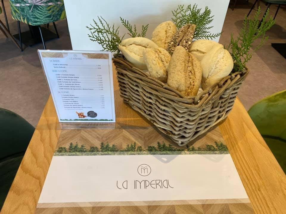 LAIMPERIAL10's tweet photo. 🌞 ¡¡Buenos días!! Te esperamos para desayunar en La Imperial by Catering Barros con la mayor variedad de panes! En #Bormujos empezamos así de bien los lunes pájar@s! 🥰

#laimperialbybarros #cómetelaimperia #bormujos #ganasdevida #laimperial #cateringbarros https://t.co/nnePihbsh1