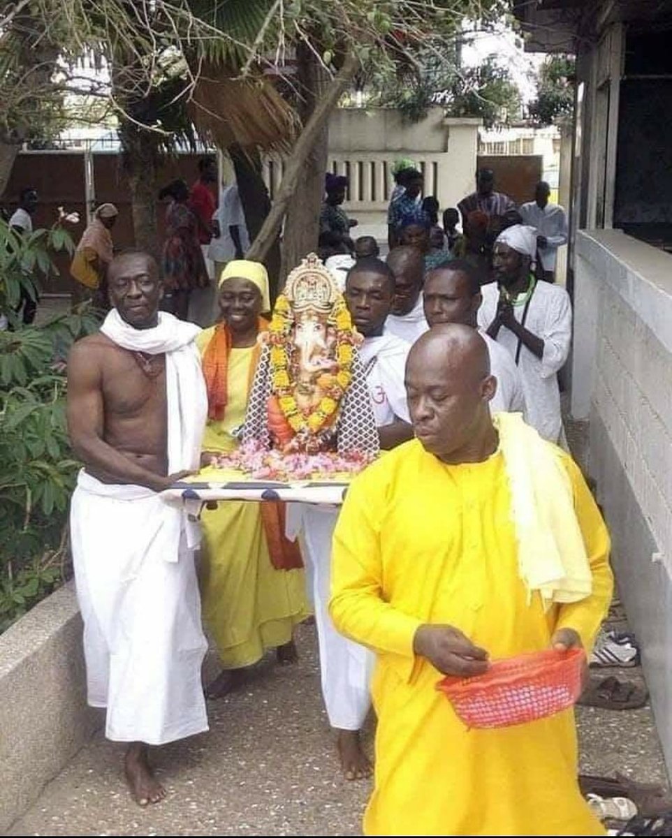 Ganesh Utsav in Africa .. 😍
Hinduism Around the world ❤️🚩