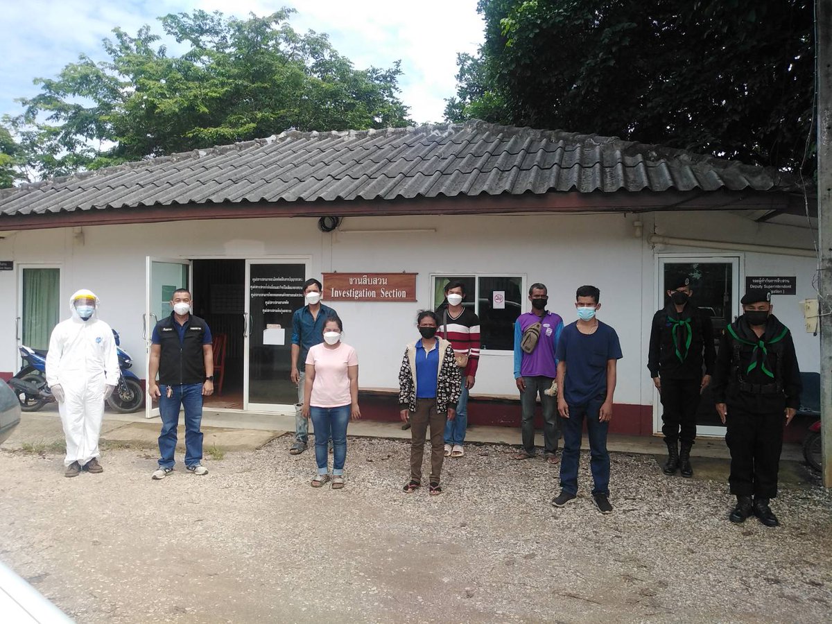 1st_Army_Area's tweet image. "...กองกำลังบูรพา จับกุมชาวกัมพูชาลักลอบข้ามแดนผิดกฎหมาย (เข้า-ออก) 22 ราย ชายแดนสระแก้ว..."

facebook.com/11844393583815…