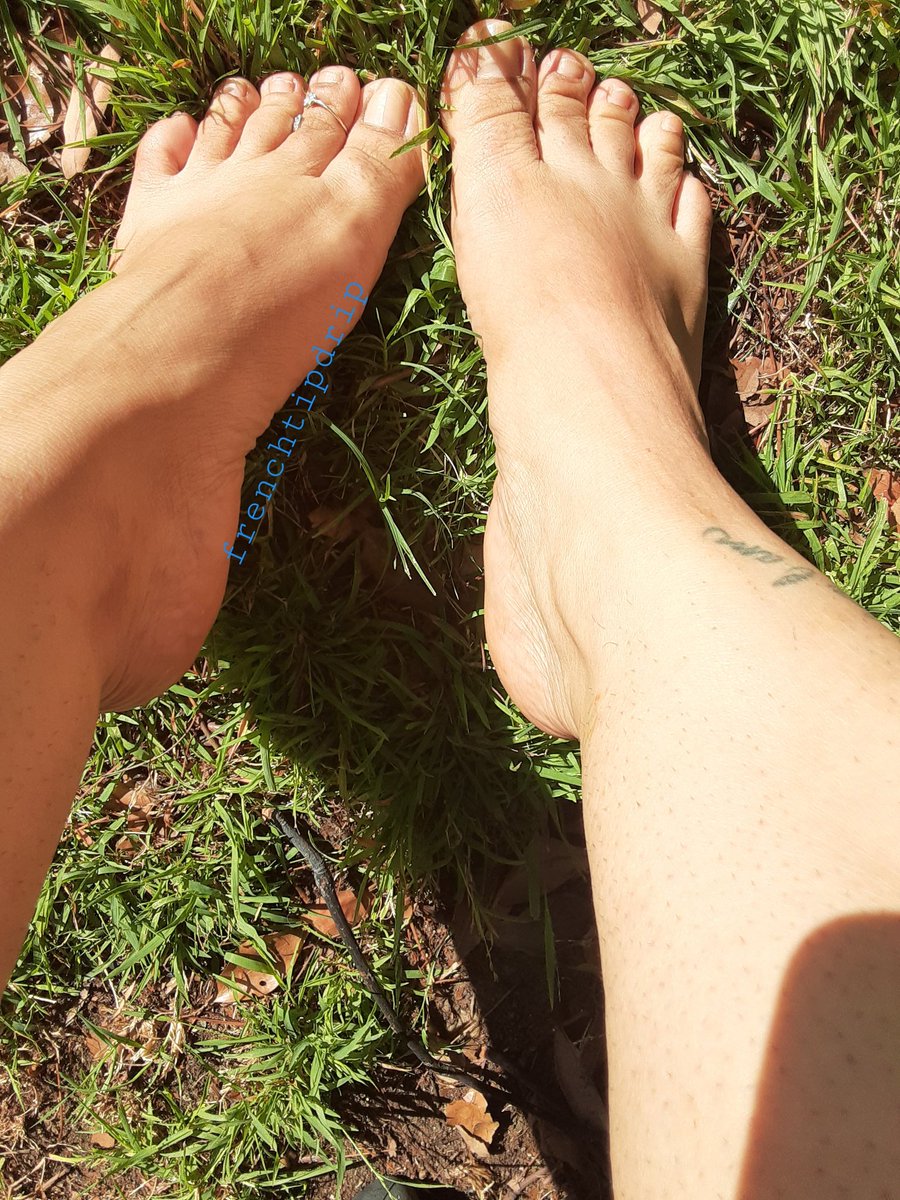 Frenchtipdrip's tweet photo. 👣😘 Toe kisses for Mother Earth 

#feettwitter #feetseller #feetlover #feetfetish #toerings #grassysoles https://t.co/SOPZYOp3Fk