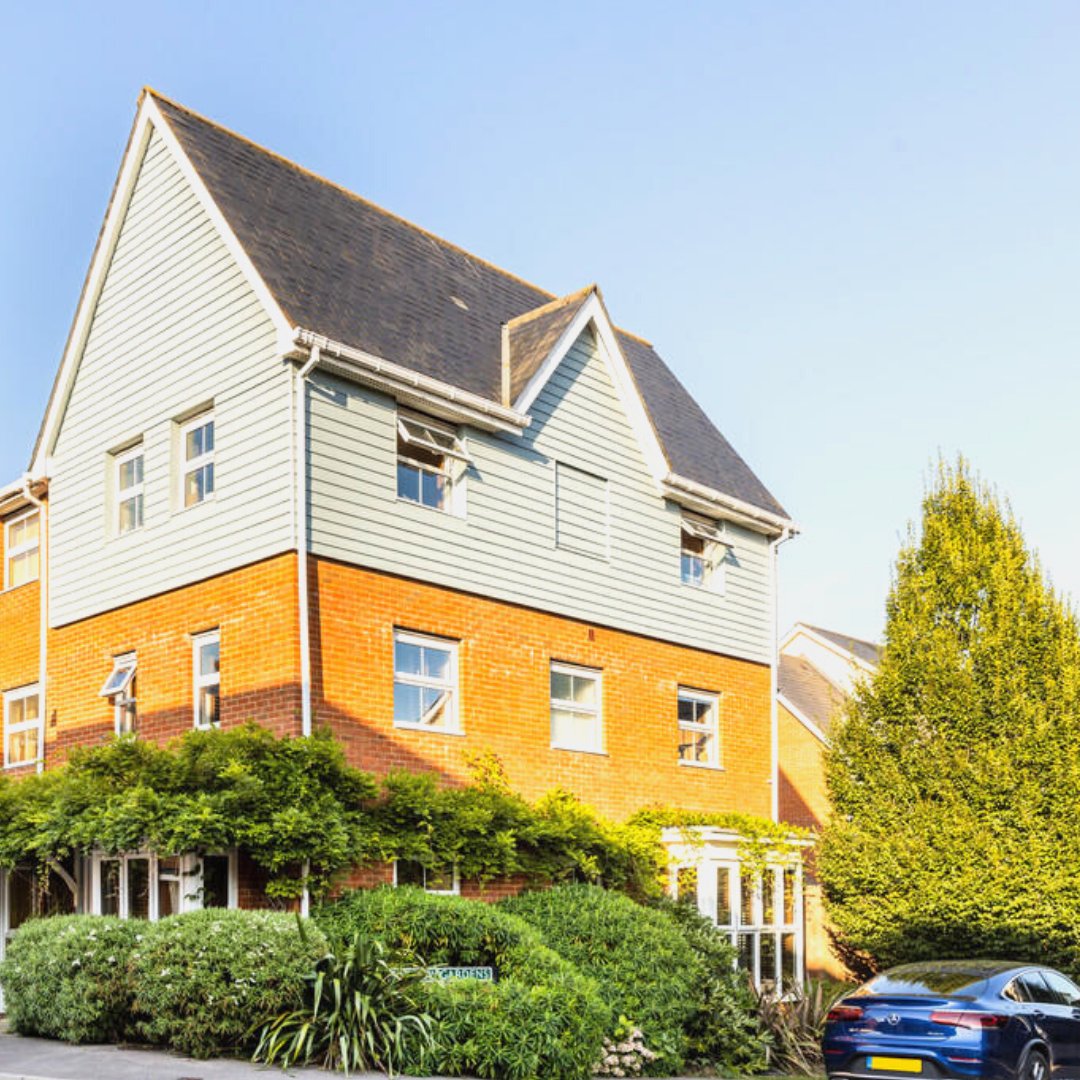 moverevolution's tweet photo. New to the market! ๐ฅ
5 bedroom end of terrace house in Redhill, Surrey.
To view, please call Danielle on 01737 888220
#moverevolution #endofterracehouse #parking #redhill #reigate #merstham #earlswood #surreyhome #newhomedevelopment #garage #nutfieldmarshes #countrysidehome https://t.co/nJbWv8EO4J