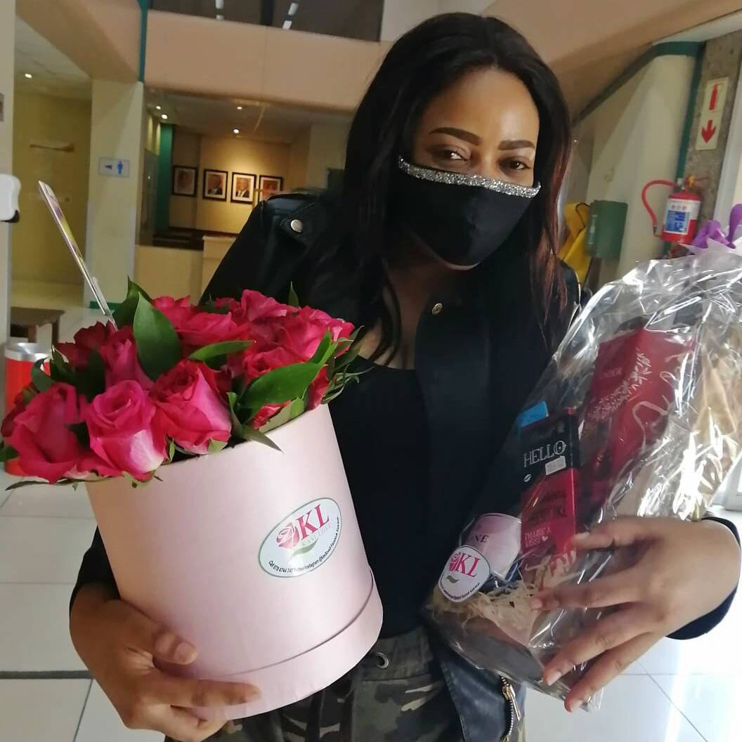 Kasilove_ZA's tweet image. Let them know how much you appreciate having them in your life. 

WhatsApp 📲 wa.me/c/27784744747
🚘🎁 Deliveries (Monday to Saturday)
🚗 📍Gauteng

#boxedroses