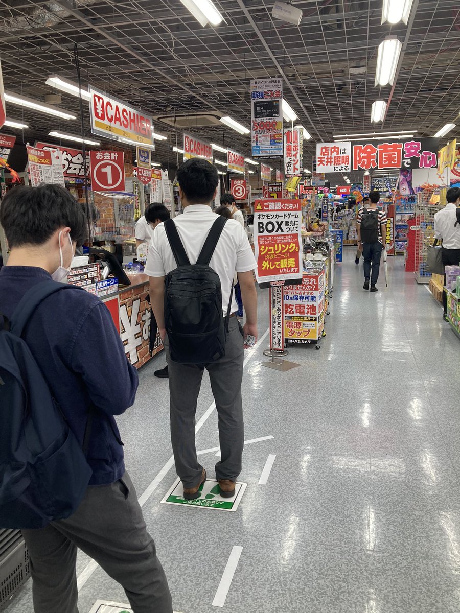 圖 日本商店要求顧客買寶可夢卡牌前通過測試