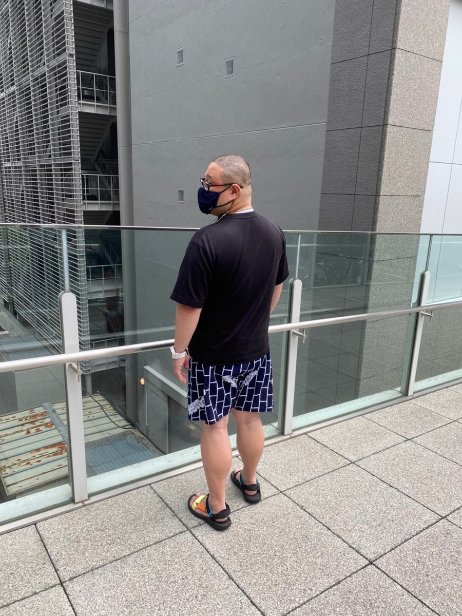 yurakuon's tweet photo. 出かけてる時にやっと日が出たから撮ってみた(^-^)

浴衣の生地やから、通気性良くて涼しい！
紐しまい忘れてたのはご愛嬌w

#ベアファク
#熊工房
#bearfactory https://t.co/A8NDbeuLNa