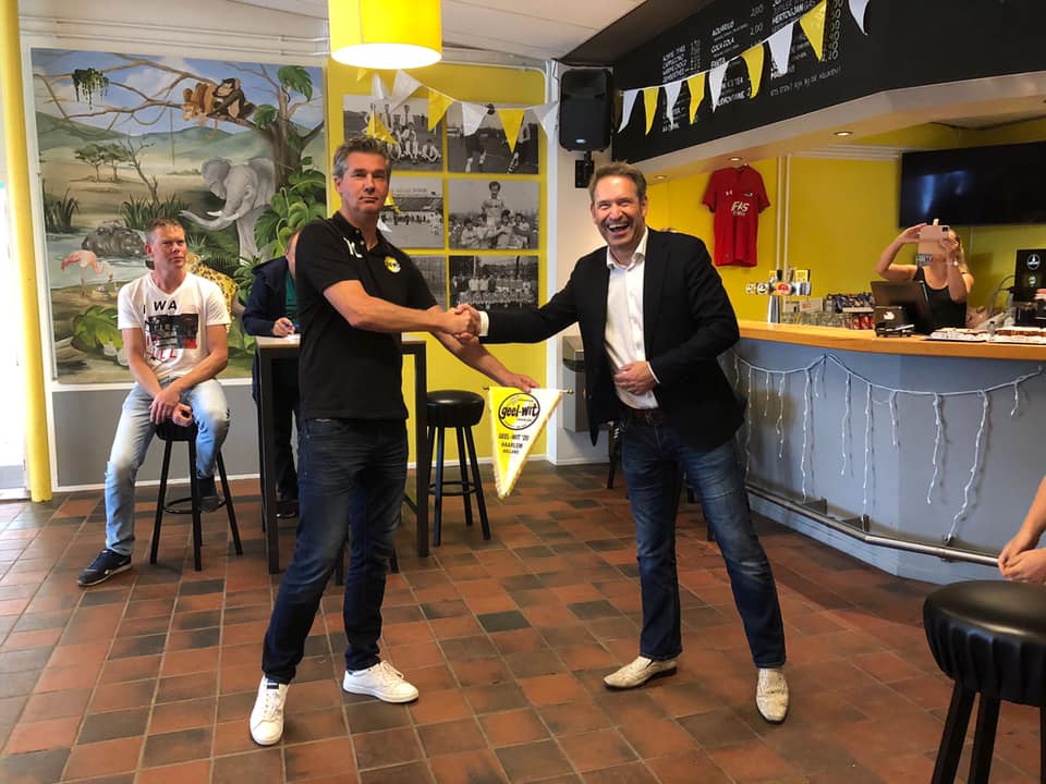 Primeur in en voor <a href="/gemeentehaarlem/">Gemeente Haarlem</a>: voetballen op koel veld: bit.ly/38GYwEC

<a href="/michelrog/">Michel Rog</a> @NVSRO <a href="/SportSupport_nl/">SportSupport</a> <a href="/RobbertBerkhout/">Robbert Berkhout</a> @JurBotterD66 <a href="/geelwit/">Geel Wit</a> <a href="/KCsportnl/">Kenniscentrum Sport & Bewegen</a> <a href="/KNVB/">KNVB</a> <a href="/WaarborgSport/">Waarborgfonds Sport</a> <a href="/HaarlemRaad/">Haarlem Raad</a>