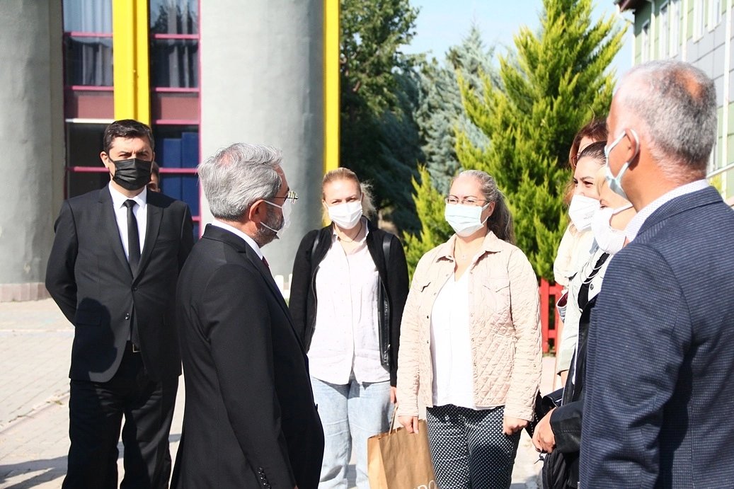 Ankara Üniversitesi Geliştirme Vakfı Özel Okulları, 2021-2022 eğitim öğretim dönemine Ankara Üniversitesi Rektörü Prof. Dr. <a href="/necdetunuvar/">Necdet Ünüvar</a>'ın katılımı ve açılış konuşması ile coşkulu bir törenle merhaba dedi.