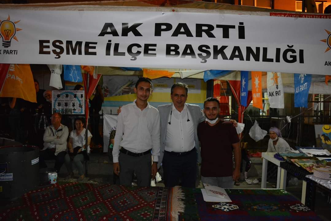 Dün Akşam Eşme Kurtuluş Şenliklerinde Son Günümüzde Açtığımız AkParti İlçe Başkanlığı Stantımıza Millet Vekilimiz Sayın İsmail Güneş, Sayın Valimiz Funda Kocabıyık, Eşme Belediye Başkanımız Hacı Mustafa Çetin Ve Eşi Ziyarette Bulundular. Teşviklerinden Dolayı Teşekkür Ederiz.