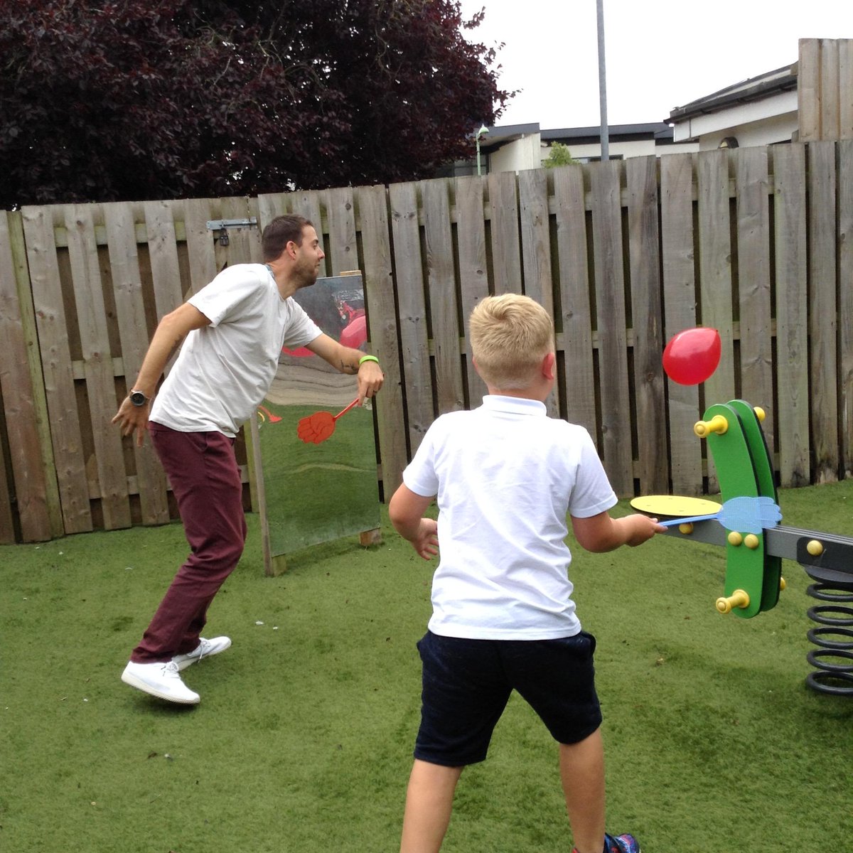 RaedwaldT's tweet photo. Students from Seals class at First Base Ipswich have been practicing their gross motor skills by playing balloon tennis and crawling through tunnels! They all had great fun! #firstbaseipswichacademy https://t.co/KmIVarIpIB