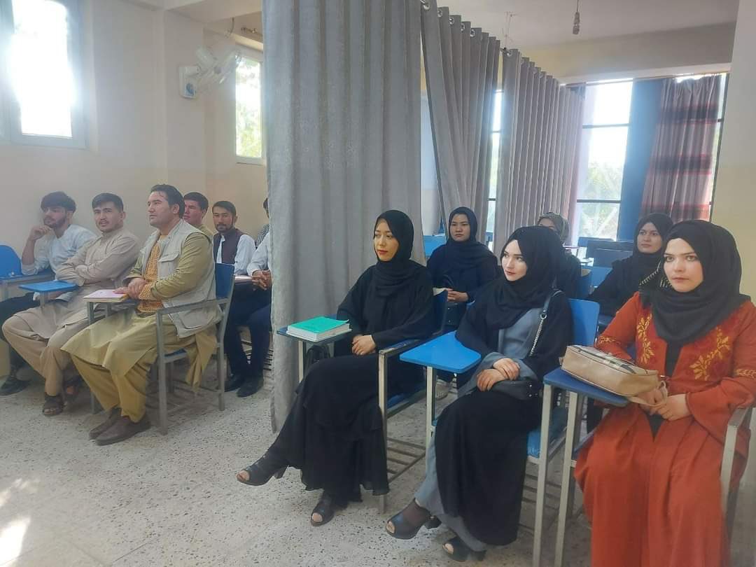 Iqbal__Kholidi's tweet photo. Perkuliahan di Universitas Ibnu Sina, Afghanistan. https://t.co/tjZkXutNmo