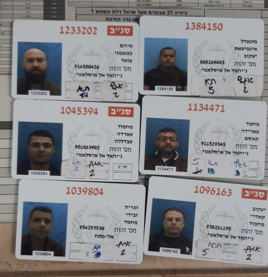 AbdullahElshrif's tweet image. اليوم حقق ستة فلسطينيون أسطورة الهروب الكبير الشهيرة بحفر نفق تحت سجن "جلبوع" في الأراضي المحتلة وانتزعوا حرياتهم رغم قبضة المجرمين، محمود عارضة، محمد عارضة، يعقوب قادري، أيهم كممجي، زكريا زبيدي، يعقوب أنفيعات، أسأل الله أن يحفظكم وأن يجعل من بين أيديهم سداً فلا يبصرون لكم طريقا