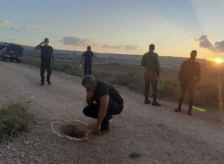 AbdullahElshrif's tweet image. اليوم حقق ستة فلسطينيون أسطورة الهروب الكبير الشهيرة بحفر نفق تحت سجن "جلبوع" في الأراضي المحتلة وانتزعوا حرياتهم رغم قبضة المجرمين، محمود عارضة، محمد عارضة، يعقوب قادري، أيهم كممجي، زكريا زبيدي، يعقوب أنفيعات، أسأل الله أن يحفظكم وأن يجعل من بين أيديهم سداً فلا يبصرون لكم طريقا