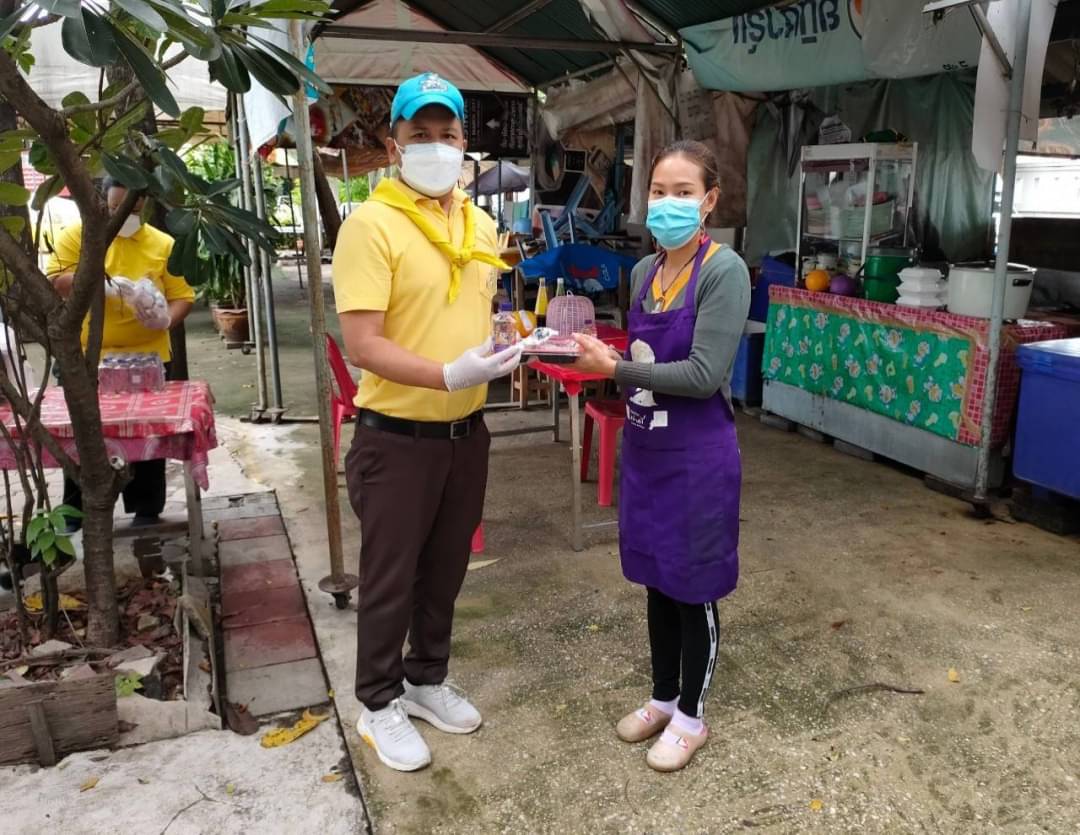 Shi_147's tweet image. 💛🙏 6กย.64 เขตวังทองหลาง​ กทม. รับมอบอาหารพระราชทาน+น้ำดื่ม จาก ศูนย์​อำ​นว​ยการ​ใหญ่​จิต​อาสา​พระราชทาน​ นำไปมอบให้แก่ประชาชนผู้ที่ได้รับผลกระทบจากการแพร่ระบาดของโรคติดเชื้อไวรัส​ #โควิด19 ในชุมชนทรัพย์สินใหม่ ชุมชนหมู่บ้านพลับพลา เขตวังทองหลาง กทม.
#เรารักสถาบันพระมหากษัตริย์