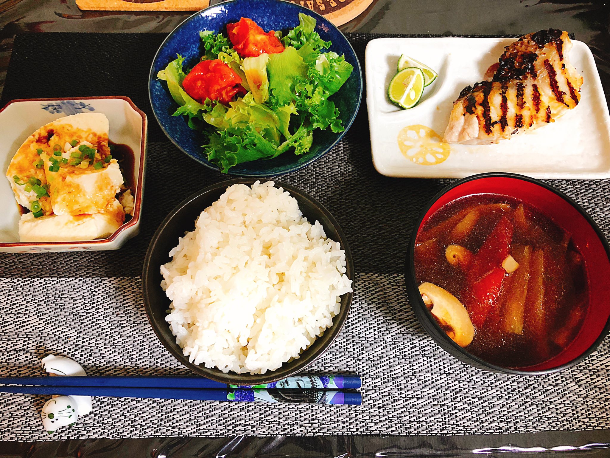 365献立レシピさん コブダイの柚子塩焼き 山芋豆腐 生野菜サラダ 青じそドレッシング 大根と椎茸の甘炒め汁 毎日献立 コブダイ献立 焼き魚献立 和食 料理 献立 T Co 5spb5q8cne Twitter