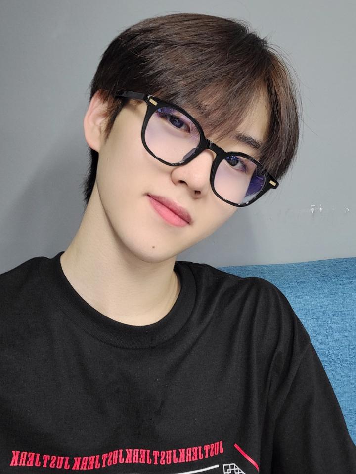 yewangpics's tweet photo. #EPEX #이펙스 #YEWANG #예왕 https://t.co/IMQNbmEhtE