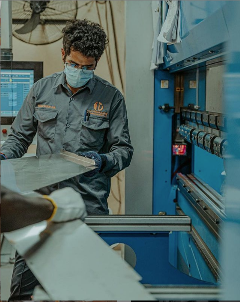 teamvisual_tvs's tweet image. “The great growling engine of change—technology.” - Alvin Toffler

With the abundance of technology all around us, our incredible team are able to crank out projects quickly and precisely.

#fabricationcompanies #retailprojects #customization #metalfabrication #metalwork