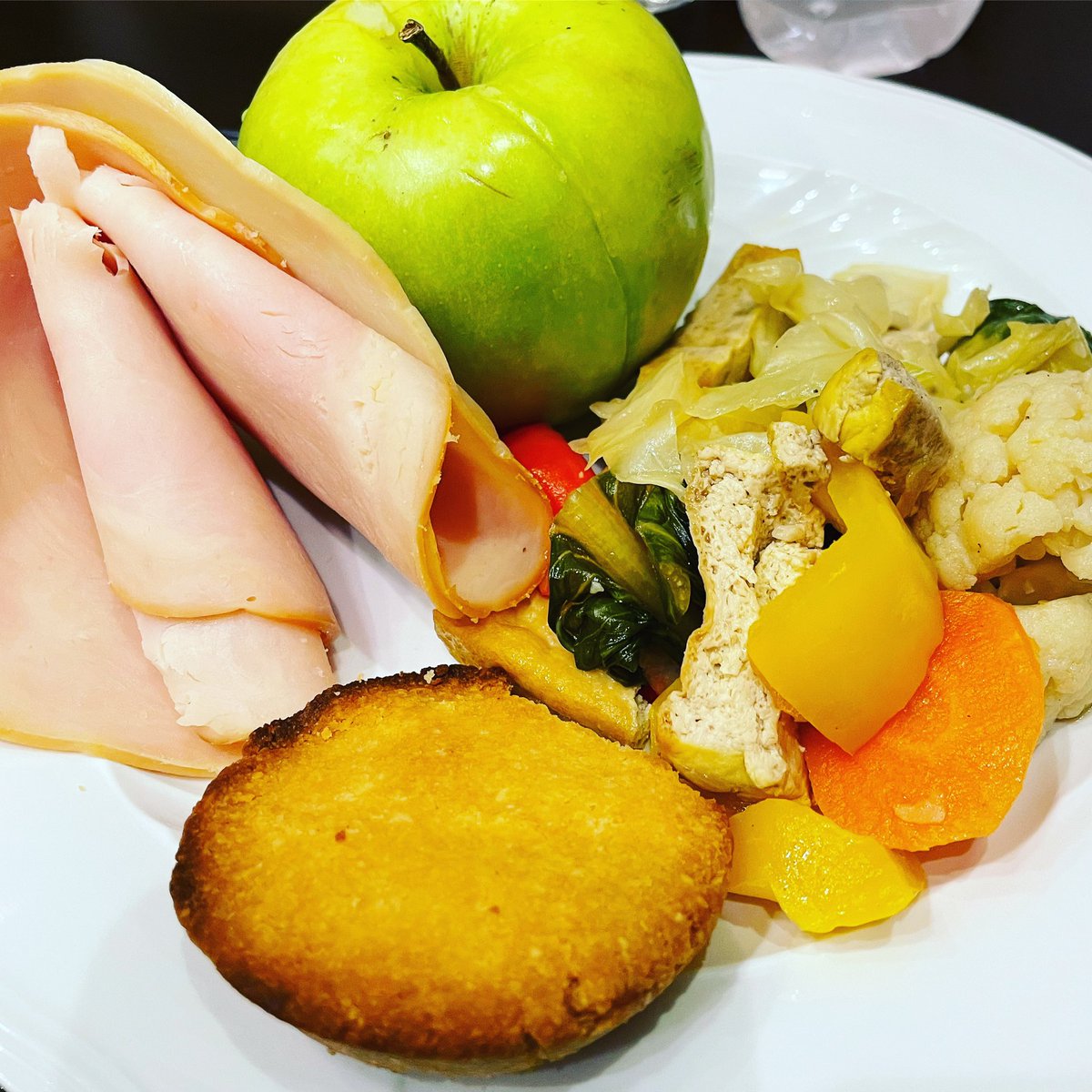 oofergirlph's tweet image. Mommy’s Vegetable dish paired with Faye’s sugarfree cookie… love my cold turkey cuts! #portioning