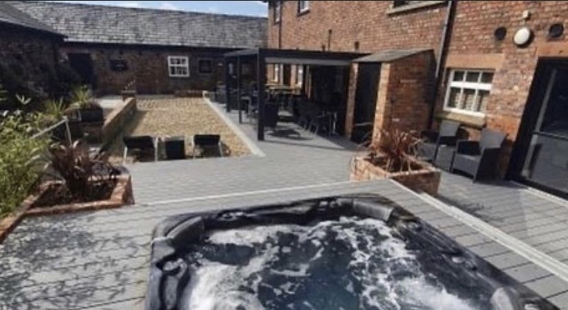 Did you know all of our full &amp; half day spa packages include use of the outdoor &amp; indoor hot tub, plus chill time in our tranquility lounge!💫
(Excluding the Twilight Package) 

For single treatment bookings you can still enjoy all of the facilities for just £15 extra 😍