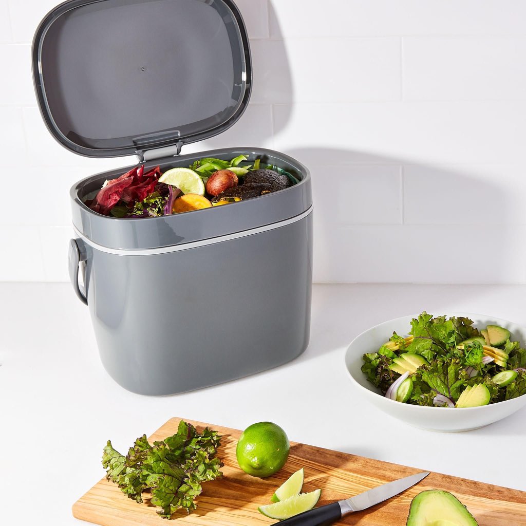 oxo_uk's tweet photo. Countertop composting just got a whole lot easier thanks to our large capacity Easy-Clean Compost Bin. The bin is designed to keep composting bags tucked inside for a tidy look, and easy clean up later. #zerowasteweek https://t.co/iUrO1hBTjL