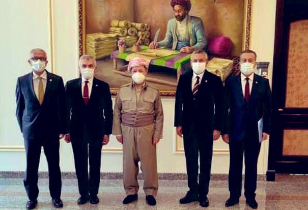 turanbulent's tweet photo. "Hayat çok garip; kimileri çok yüzsüz, kimileri iki yüzlü!"

CHP Barzani ile görüşerek ilişkileri geliştirme sözü vermiş.İyi yapmış!

Ancak Barzani ile resmi görüşmemiz sonrası küfreden, seçim kampanyasında fotoğraflarımızı paylaşıp olmadık hakaret eden alçaklar utanır mı şimdi?! https://t.co/GimHPElxya