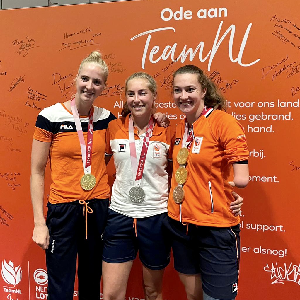 Onze atleten zijn net geland maar kunnen nog niet uitrusten. Je kunt ze de komende tijd nog op allerlei plekken tegen komen waar ze hun verhaal vertellen en mensen inspireren om hun dromen na te leven! Bijvoorbeeld gisteren in de talkshow van @humbertotan #teamparaatletiek