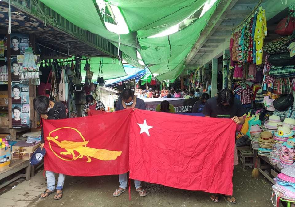 ChanChanLon's tweet photo. Students and residents of #Kalemyo, who have been marching for 211 days, staged an anti-military gulleria strike this morning.

#Sep6Coup 
#WhatsHappeningInMyanmar https://t.co/Ti14C7GjhK