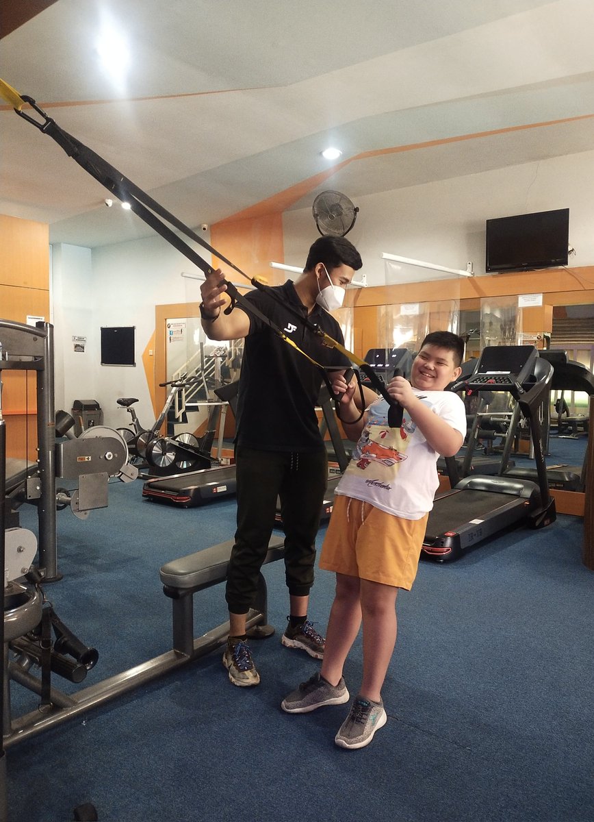 gym_df's tweet photo. HEALTHY HABITS START EARLY
mengenalkan aktivitas kebugaran sejak dini dapat menanamkan kebiasaan untuk berolahraga dan mengurangi resiko obesitas serta penyakit kronis..

 #gym #gymjogja #gymindonesia #fitness #fitnessjogja  #healthylife #healthylifestyle #healthyhabits https://t.co/K2OA0bn7Y8
