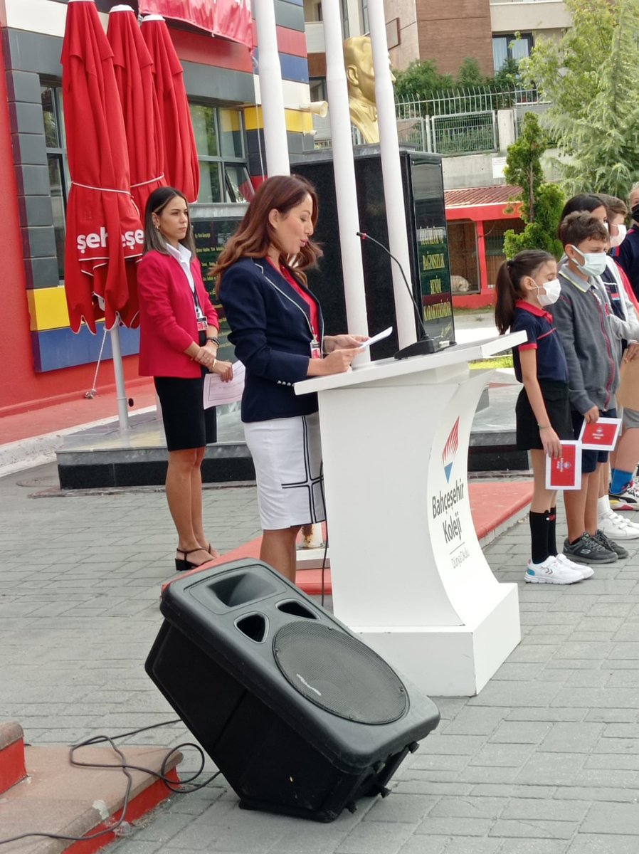 ANKbahcesehir's tweet photo. 2021-2022 Eğitim Öğretim Yılı ilk ders zili çaldı. 🔔 Her yıl olduğu gibi bu eğitim öğretim yılına da heyecanla başladık. Öğrenci ve öğretmenlerimize başarılı bir yıl diliyoruz.❤💙 

@bahcesehir_k12 
@dagozlem 
@ErkenCocukluk 
@ozgeeasln 
@can_sukaraca https://t.co/xwrWN1yvL3