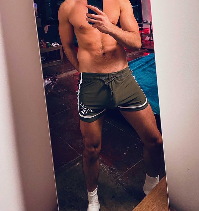 Pull it out 😈 🍆 https://t.co/JBhni2a2dj https://t.co/JfNym6q2xA