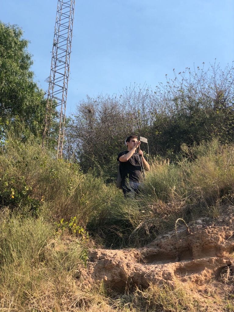 No hubo fecha de los torneos de <a href="/URBA_ok/">URBA</a> esta semana, pero dejo esta postal en la que que, aunque parezca que estaba filmando para Animal Planet, en realidad estaba relatando a <a href="/ArgentinoRugby/">Club Argentino Rugby</a> y <a href="/tirofederalsp/">TFSP Rugby&Hockey</a>. Paso a paso.