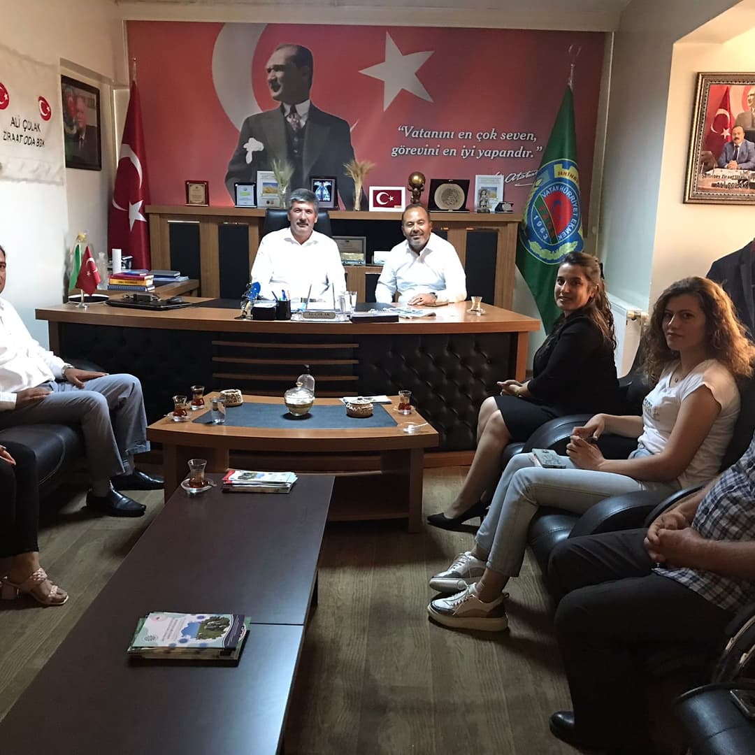 OdasSahinbey's tweet photo. Odamıza gelerek bizlere yaptığı değerli ziyaretinden dolayı Yozgat Akmağdeni ziraat odası başkanı aynı zamanda TZOB yönetim kurulu üyesi Eyüp Almalı' ya ve Yavuzeli ZOB. Başkanı Bekir Sakar, Araban ZOB. Hasan Altun, Oğuzeli ZOB. Başkanı Mustafa Uğur' a teşekkür ederim 
Ali ÇOLAK https://t.co/ouk6FnTOPZ