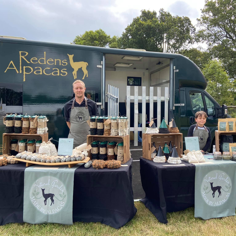 Who’s excited to see what #Exhibitors will be at this year’s #GardenShow at #Broadlands? Here’s a few! 

Shop beautiful British-grown #plants, hand-crafted sculptures, garden furniture, stunning clothes, artwork, food, alcohol &amp; more. 

Pre-book online. buff.ly/2AGi3b1